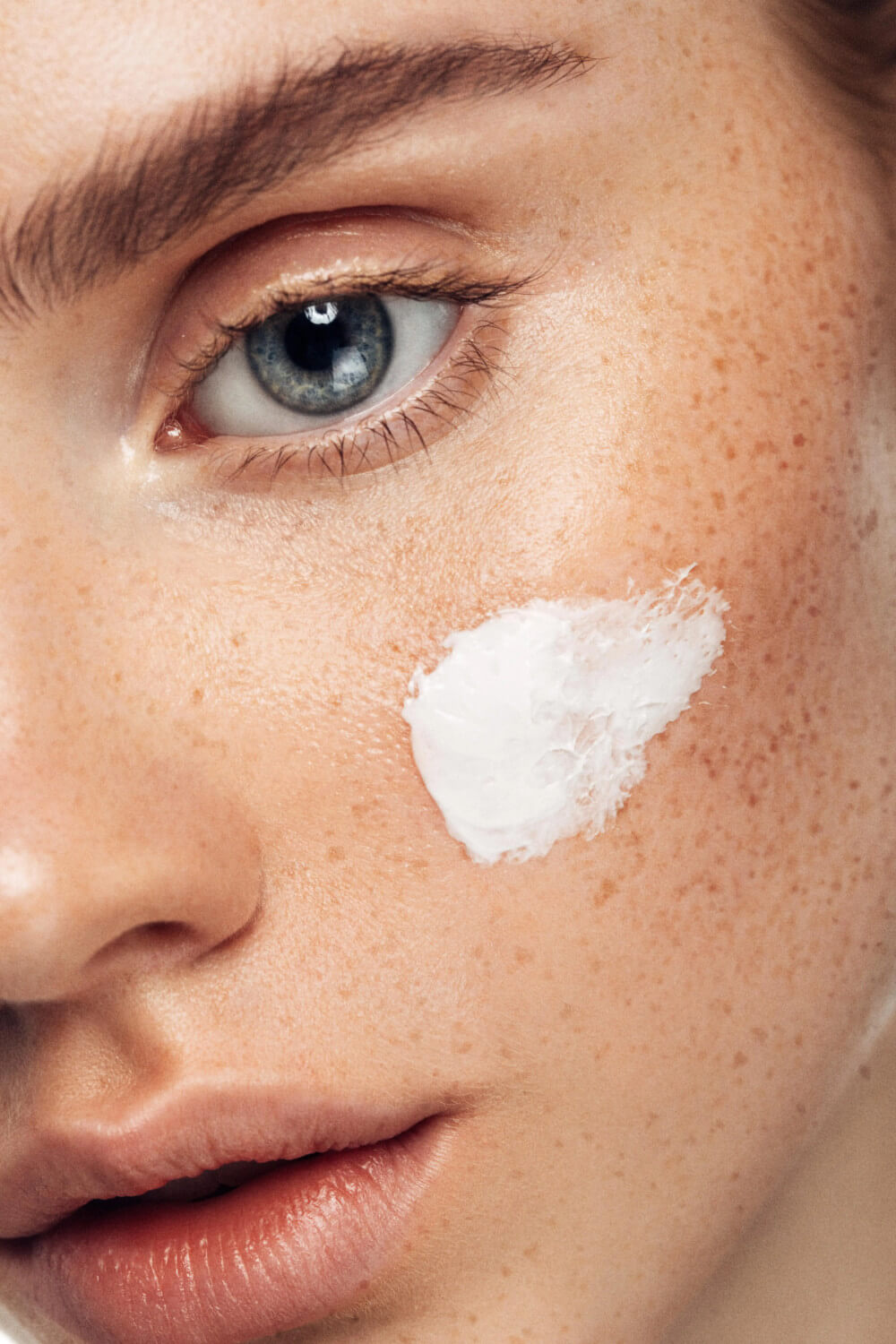 Auora Beauty Artist About Image 02